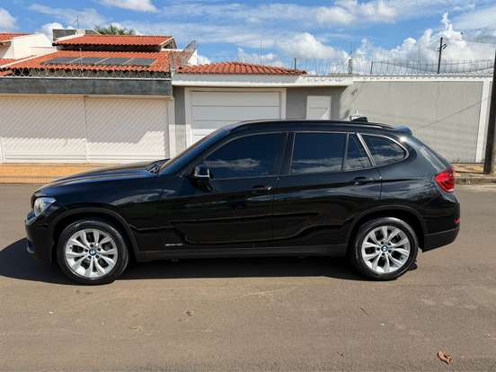 BMW-X1-2.0 18I S-DRIVE 4X2 16V GASOLINA 4P AUTOMÁTICO BMW-X1-2013