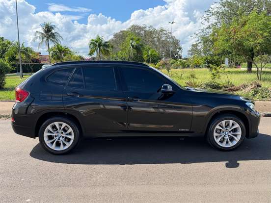 BMW-X1-2.0 18I S-DRIVE 4X2 16V GASOLINA 4P AUTOMÁTICO BMW-X1-2013
