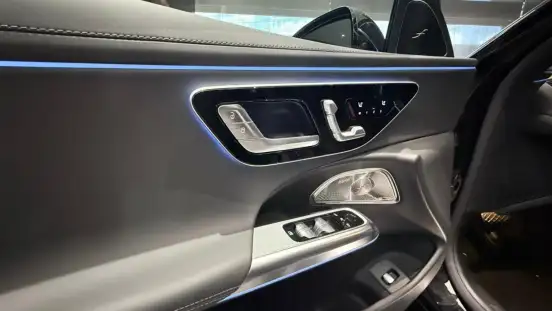 MERCEDES-BENZ-E 300-2025