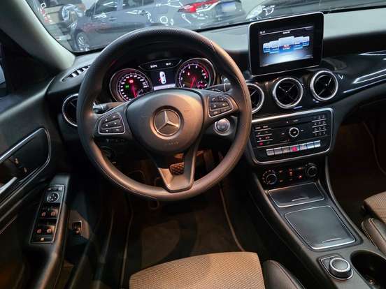MERCEDES-BENZ-CLA 180-2018