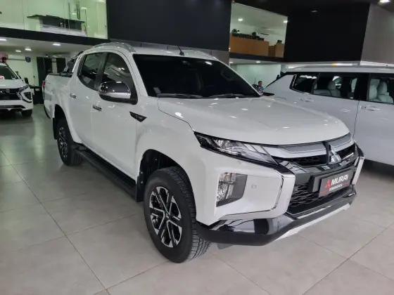 MITSUBISHI L200 TRITON 2.4 16V TURBO DIESEL SPORT HPE-S CD 4P 4X4 AUTOMÁTICO