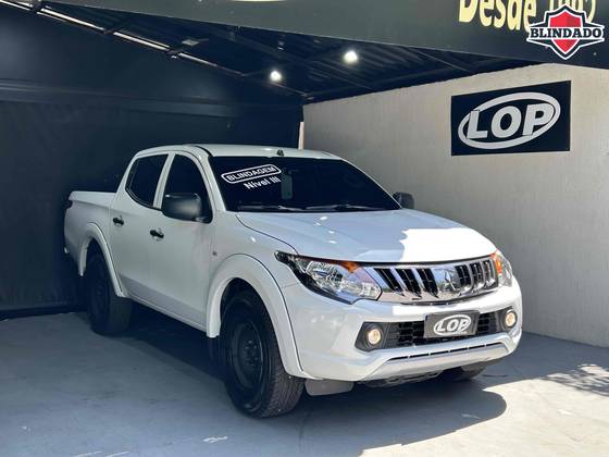 MITSUBISHI L200 TRITON 2.4 16V TURBO DIESEL GLS CD 4X4 AUTOMÁTICO