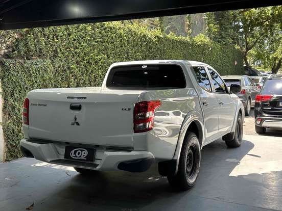MITSUBISHI-L200 TRITON-2.4 16V TURBO DIESEL GLS CD 4X4 AUTOMÁTICO MITSUBISHI-L200 TRITON-2024
