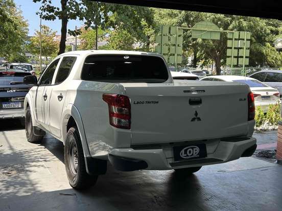 MITSUBISHI-L200 TRITON-2.4 16V TURBO DIESEL GLS CD 4X4 AUTOMÁTICO MITSUBISHI-L200 TRITON-2024