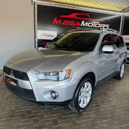 MITSUBISHI OUTLANDER 3.0 4X4 V6 24V GASOLINA 4P AUTOMÁTICO