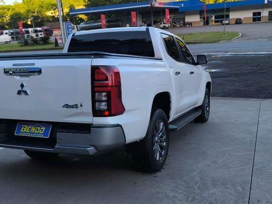 MITSUBISHI-TRITON-2.4 BITURBO DIESEL CD HPE-S 4X4 AUTOMÁTICO MITSUBISHI-TRITON-2025