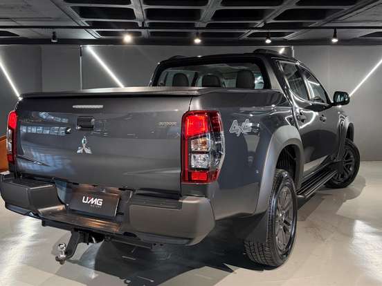 MITSUBISHI-L200 TRITON-2.4 16V TURBO DIESEL SPORT OUTDOOR PLUS CD 4P 4X4 AUTOMÁTICO MITSUBISHI-L200 TRITON-2024
