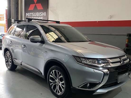 MITSUBISHI-OUTLANDER-3.0 GT 4X4 V6 24V GASOLINA 4P AUTOMÁTICO MITSUBISHI-OUTLANDER-2017