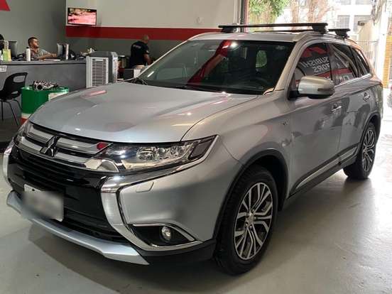 MITSUBISHI-OUTLANDER-3.0 GT 4X4 V6 24V GASOLINA 4P AUTOMÁTICO MITSUBISHI-OUTLANDER-2017