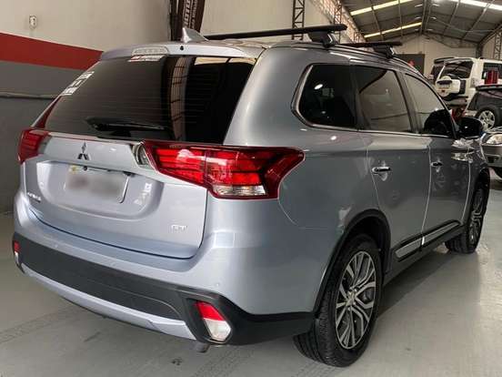 MITSUBISHI-OUTLANDER-3.0 GT 4X4 V6 24V GASOLINA 4P AUTOMÁTICO MITSUBISHI-OUTLANDER-2017