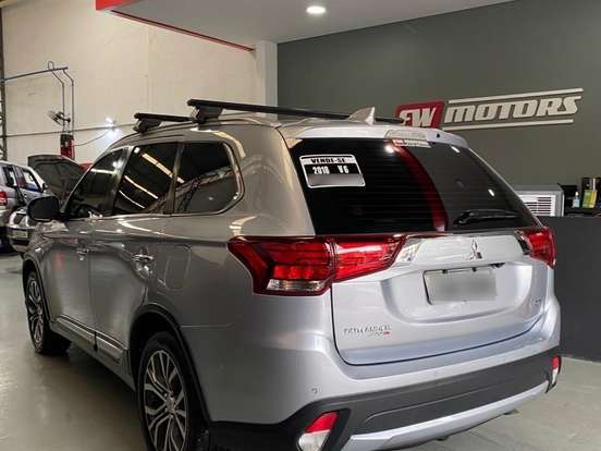 MITSUBISHI-OUTLANDER-3.0 GT 4X4 V6 24V GASOLINA 4P AUTOMÁTICO MITSUBISHI-OUTLANDER-2017
