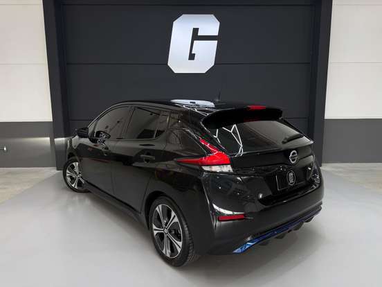 NISSAN-LEAF-2019