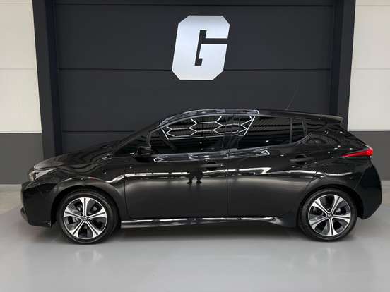 NISSAN-LEAF-2019