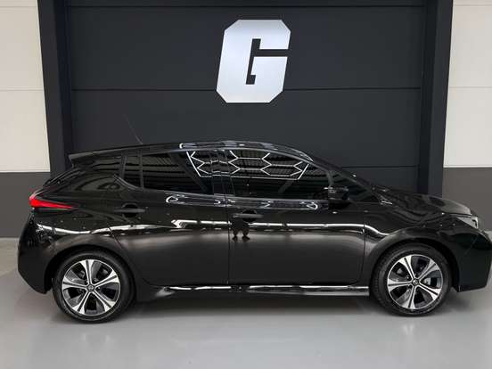 NISSAN-LEAF-2019