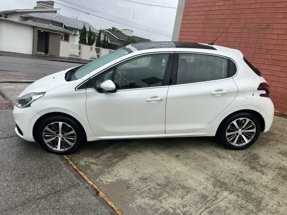 PEUGEOT 208 1.6 GRIFFE 16V FLEX 4P AUTOMÁTICO