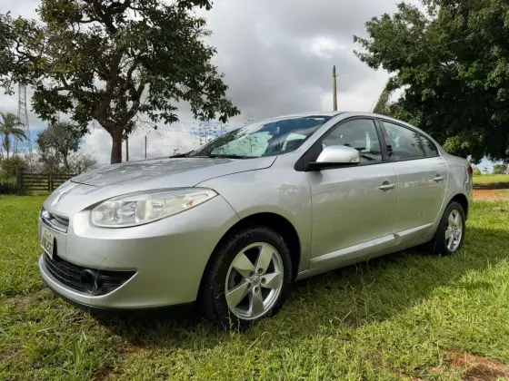 RENAULT FLUENCE 2.0 DYNAMIQUE 16V FLEX 4P AUTOMÁTICO