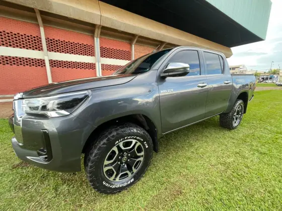 TOYOTA HILUX 2.8 D-4D TURBO DIESEL CD CONQUEST 4X4 AUTOMÁTICO TOYOTA HILUX 2.8 D-4D TURBO DIESEL CD CONQUEST 4X4 AUTOMÁTICO
