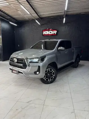 TOYOTA HILUX 2.8 D-4D TURBO DIESEL CD SRV 4X4 AUTOMÁTICO TOYOTA HILUX 2.8 D-4D TURBO DIESEL CD SRV 4X4 AUTOMÁTICO