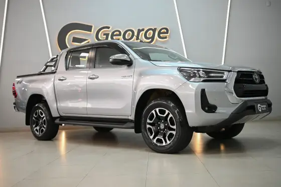 TOYOTA HILUX 2.8 D-4D TURBO DIESEL CD SRX 4X4 AUTOMÁTICO