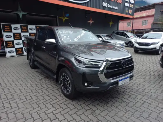 TOYOTA HILUX 2.8 D-4D TURBO DIESEL CD SRX 4X4 AUTOMÁTICO