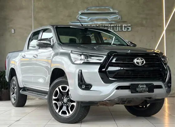 TOYOTA HILUX 2.8 D-4D TURBO DIESEL CD SRX 4X4 AUTOMÁTICO