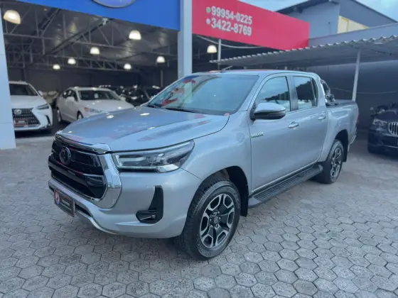 TOYOTA HILUX 2.8 D-4D TURBO DIESEL CD SRX 4X4 AUTOMÁTICO