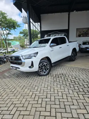 TOYOTA HILUX 2.8 D-4D TURBO DIESEL CD SRX LIMITED 4X4 AUTOMÁTICO