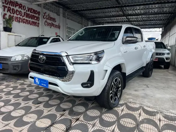 TOYOTA HILUX 2.8 D-4D TURBO DIESEL CD SRX PLUS 4X4 AUTOMÁTICO