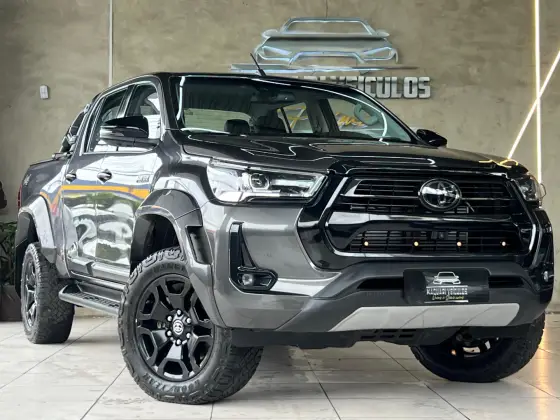 TOYOTA HILUX 2.8 D-4D TURBO DIESEL CD SRX PLUS 4X4 AUTOMÁTICO