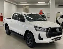 TOYOTA HILUX 2.8 D-4D TURBO DIESEL CD SR 4X4 AUTOMÁTICO TOYOTA HILUX 2.8 D-4D TURBO DIESEL CD SR 4X4 AUTOMÁTICO