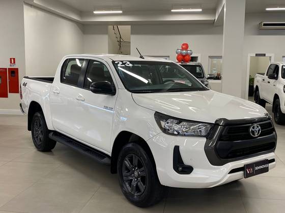 TOYOTA HILUX 2.8 D-4D TURBO DIESEL CD SR 4X4 AUTOMÁTICO