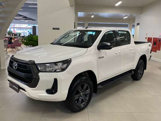 TOYOTA-HILUX-2023