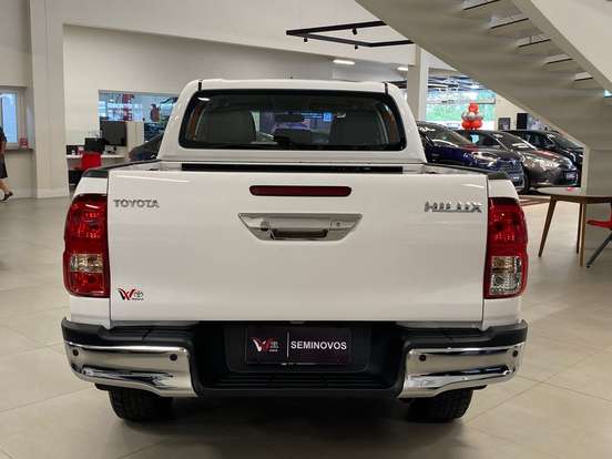 TOYOTA-HILUX-2023
