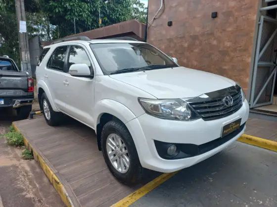 TOYOTA HILUX SW4 2.7 SR 7 LUGARES 4X2 16V FLEX 4P AUTOMÁTICO