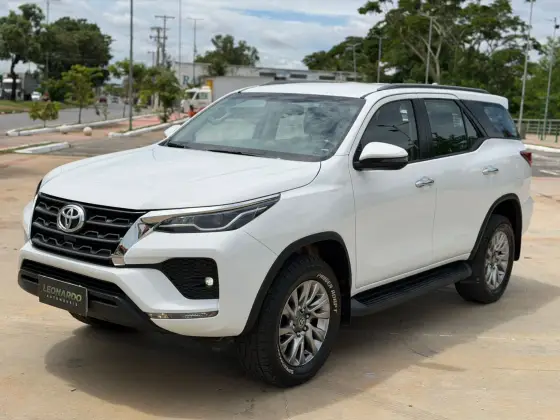 TOYOTA HILUX SW4 2.7 VVT-i FLEX SRV 7L 4X2 AUTOMÁTICO