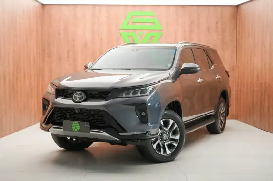 TOYOTA HILUX SW4 2.8 D-4D TURBO DIESEL DIAMOND 7L 4X4 AUTOMÁTICO