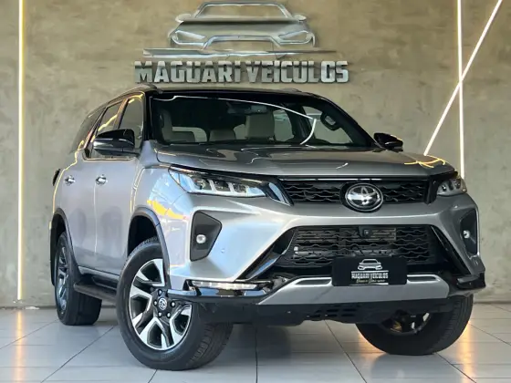 TOYOTA HILUX SW4 2.8 D-4D TURBO DIESEL DIAMOND 7L 4X4 AUTOMÁTICO