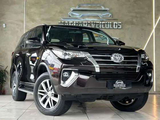 TOYOTA HILUX SW4 2.8 SRX 4X4 7 LUGARES 16V TURBO INTERCOOLER DIESEL 4P AUTOMÁTICO