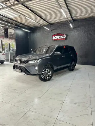 TOYOTA HILUX SW4 2.8 SRX DIAMOND 4X4 7 LUGARES 16V TURBO INTERCOOLER DIESEL 4P AUTOMÁTICO TOYOTA HILUX SW4 2.8 SRX DIAMOND 4X4 7 LUGARES 16V TURBO INTERCOOLER DIESEL 4P AUTOMÁTICO