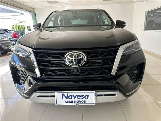 TOYOTA HILUX SW4 2.8 D-4D TURBO DIESEL SRX 7L 4X4 AUTOMÁTICO