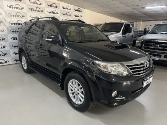TOYOTA HILUX SW4 3.0 SRV 4X4 16V TURBO INTERCOOLER DIESEL 4P AUTOMÁTICO TOYOTA HILUX SW4 3.0 SRV 4X4 16V TURBO INTERCOOLER DIESEL 4P AUTOMÁTICO
