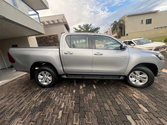 TOYOTA-HILUX-2018