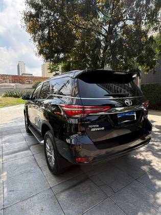 TOYOTA HILUX SW4 2.8 D-4D TURBO DIESEL SRX 7L 4X4 AUTOMÁTICO