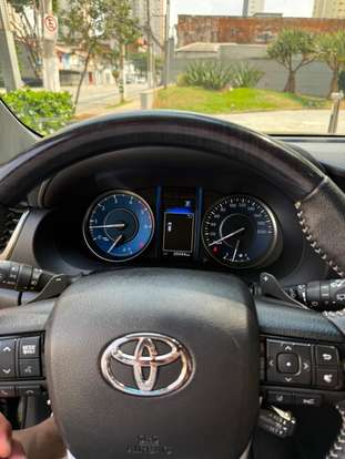 TOYOTA-HILUX SW4-2023