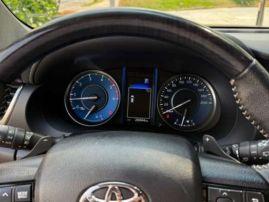 TOYOTA-HILUX SW4-2.8 D-4D TURBO DIESEL SRX 7L 4X4 AUTOMÁTICO TOYOTA-HILUX SW4-2023