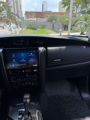 TOYOTA-HILUX SW4-2023