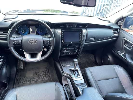 TOYOTA-HILUX SW4-2.8 D-4D TURBO DIESEL SRX 7L 4X4 AUTOMÁTICO TOYOTA-HILUX SW4-2021