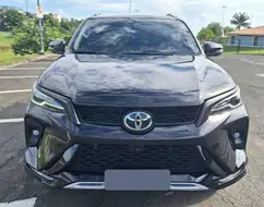 TOYOTA HILUX SW4 2.8 D-4D TURBO DIESEL SRX PLATINUM 7L 4X4 AUTOMÁTICO TOYOTA HILUX SW4 2.8 D-4D TURBO DIESEL SRX PLATINUM 7L 4X4 AUTOMÁTICO