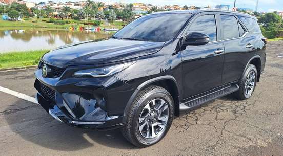 TOYOTA-HILUX SW4-2.8 D-4D TURBO DIESEL SRX PLATINUM 7L 4X4 AUTOMÁTICO TOYOTA-HILUX SW4-2025