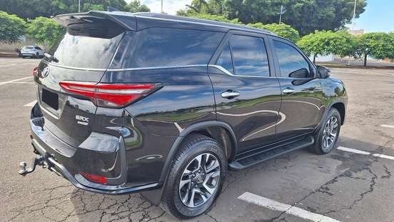 TOYOTA-HILUX SW4-2025